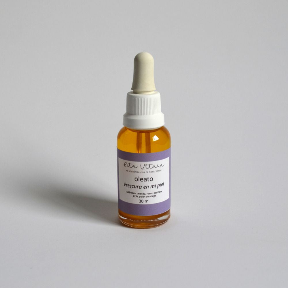 Oleato Frescura en mi piel. Terapéutico. Recomendado para todo el cuerpo. Efecto calmante. Revitaliza la piel. Ayuda en caso de dermatitis, eczema, cicatrización, picadura de insectos. Uso externo. Botella x 30 ml