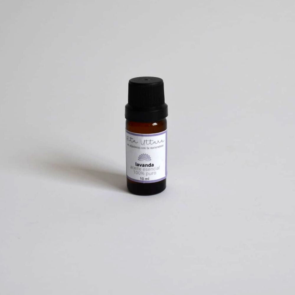 Aceite esencial de lavanda. 100% puro. Orgánico. Muy útil en caso de estrés y ansiedad. Calma, revitaliza, Aporta hidratación y cicatriza la piel. Frasco x 10 ml. Uso externo